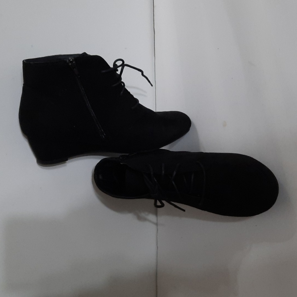 It's  OK Ebony  Lace Up Platform Shoes SZ 10W